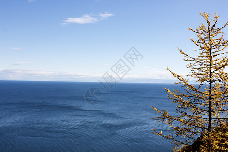 位于俄罗斯Baikal湖上空的美丽全景图片