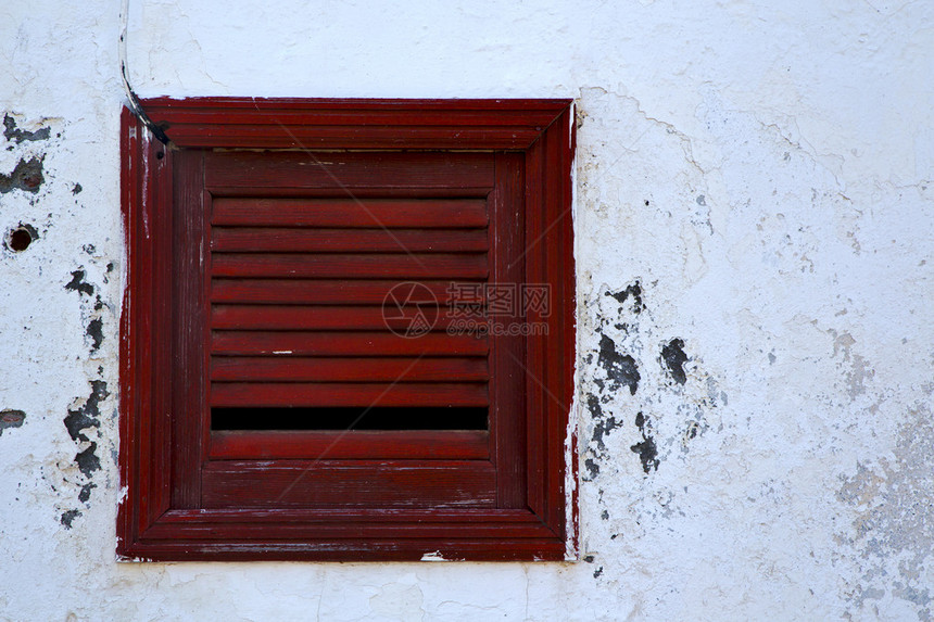 西班牙在白墙阿雷西费兰萨罗特岛的棕色木窗图片