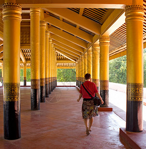 在缅甸曼德勒布尔马的皇家宫殿中图片
