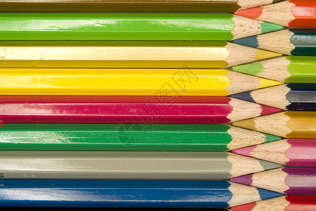 色彩鲜艳的铅笔形成对称图案图片