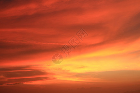 在黄昏的抽象红色天空背景图片