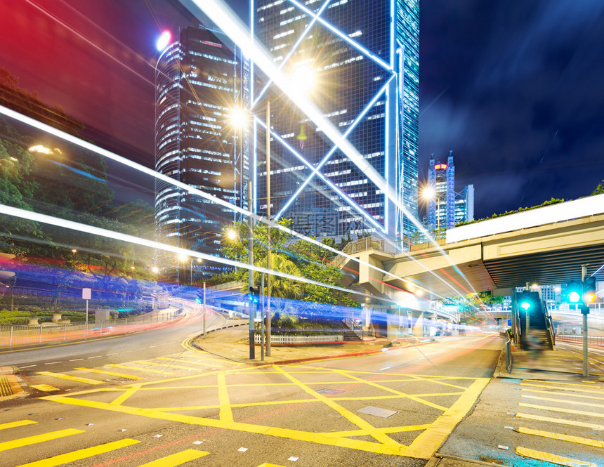 带车灯的香港夜景图片