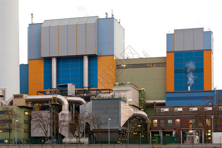 德国欧洲奥伯豪森现代工业废物转化为能源设施的复杂建筑细节图片