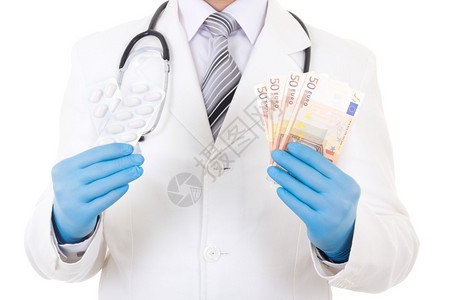 医生手中的一袋药丸和欧元钞票在白色图片