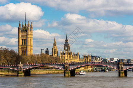 泰晤士河和伦敦市风景图片