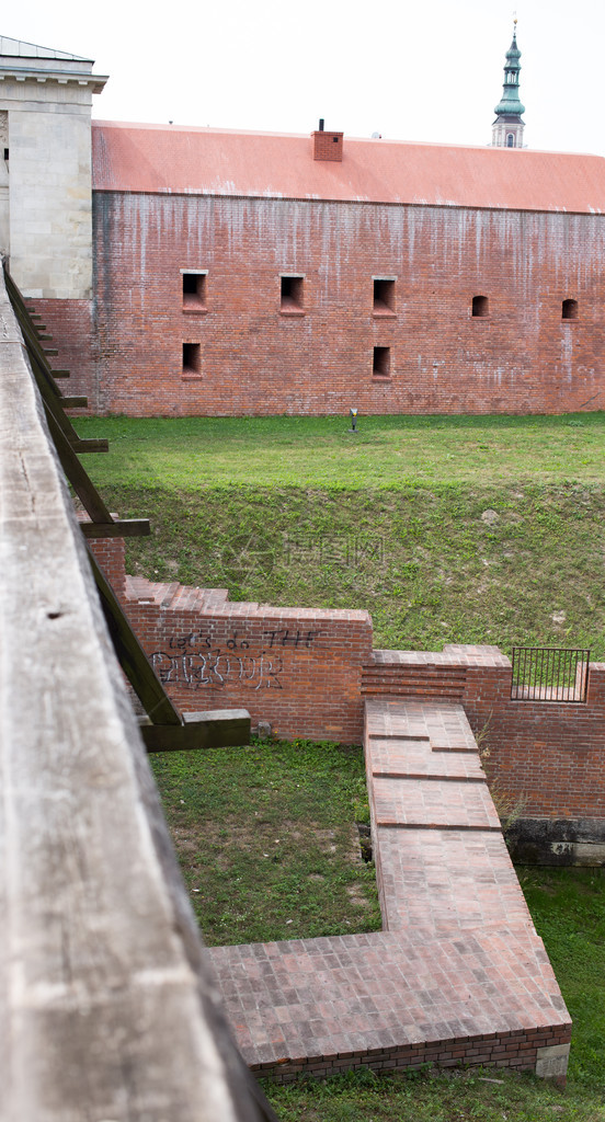 波兰中欧复兴市Zamosc的旧城墙壁校图片