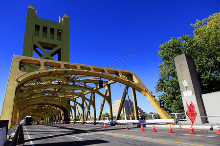 从前面看的萨克拉门托金塔桥图片