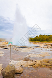 冰岛的Strokkkur图片