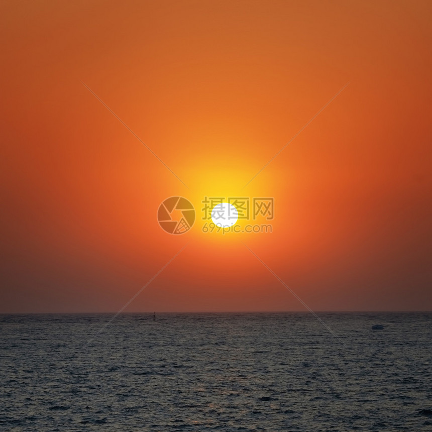 海边美丽的日落红太阳图片