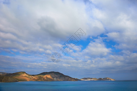 有蓝水的海港岛屿和图片