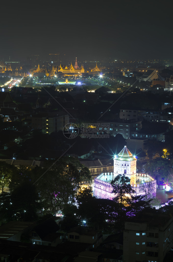 泰国曼谷帕苏门堡它是在拉玛一世国王统治时期建造的六角形混凝土堡垒它是在夜间现代化中幸存下来的图片
