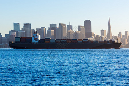 旧金山天际线美国加利福尼亚州商船图片