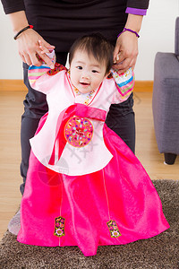 传统韩国服装扮图片