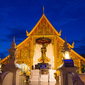 泰国清迈黄昏时分的赞美寺图片