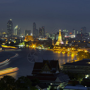 曼谷的WatArun寺庙泰国是夜间最古图片