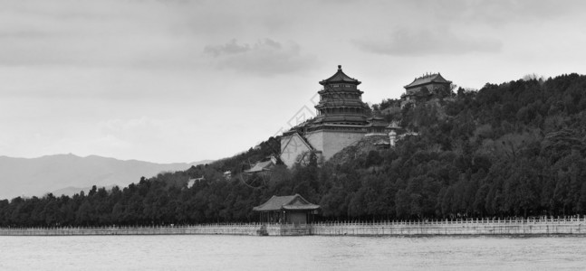 北京颐和园黑白相间的历史建筑图片