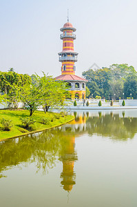 泰国bangpain宫殿中的塔图片