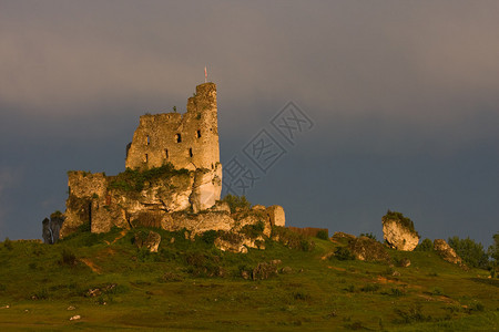 夕阳下的城堡废墟图片