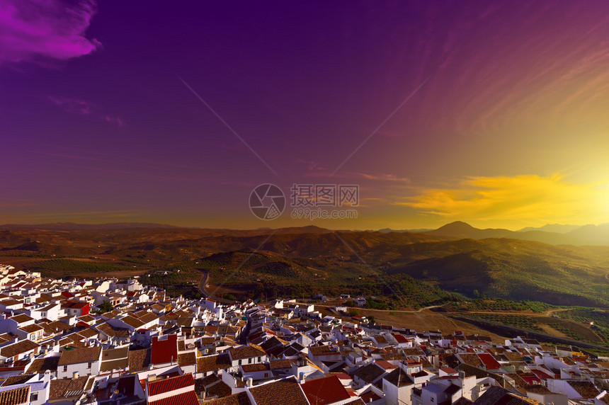西班牙小镇红瓦鸟瞰图图片