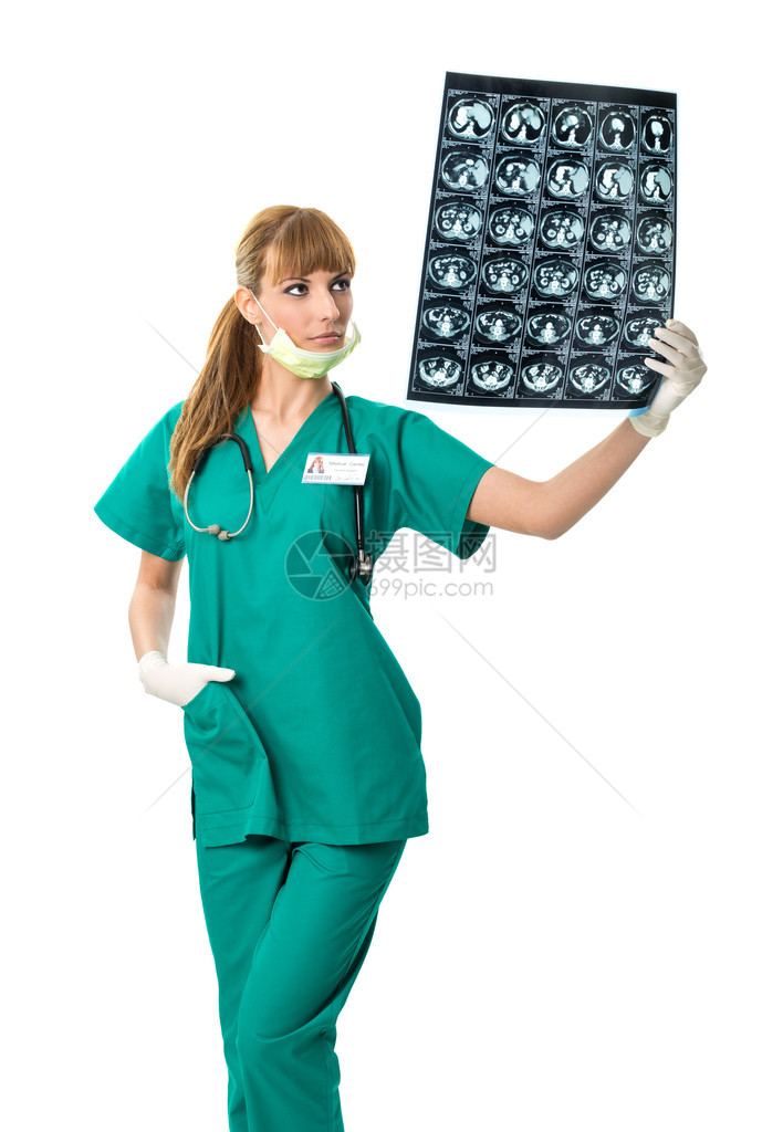 看X射线图像的女外科医生图片