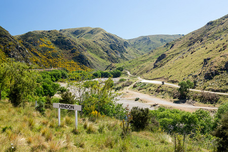 塔耶里峡谷TaiereGorge旅游铁路上的H图片