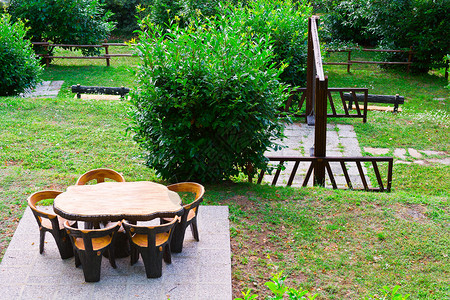 园景公园的桌椅图片
