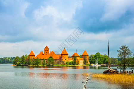 立陶宛特拉凯中世纪古老城堡在加尔维图片