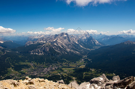 阿尔卑斯山市位于意大利康蒂娜德阿姆佩索CortinadAm图片