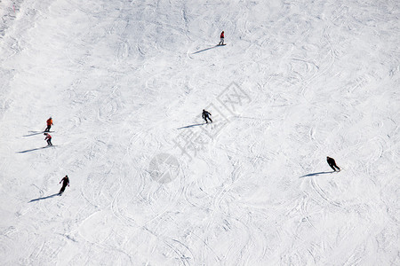 山地度假胜地滑雪图片