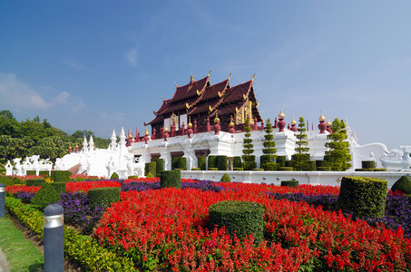 在泰国清迈皇家花卉博览会的皇家馆HoKumLuangLanna风格的图片