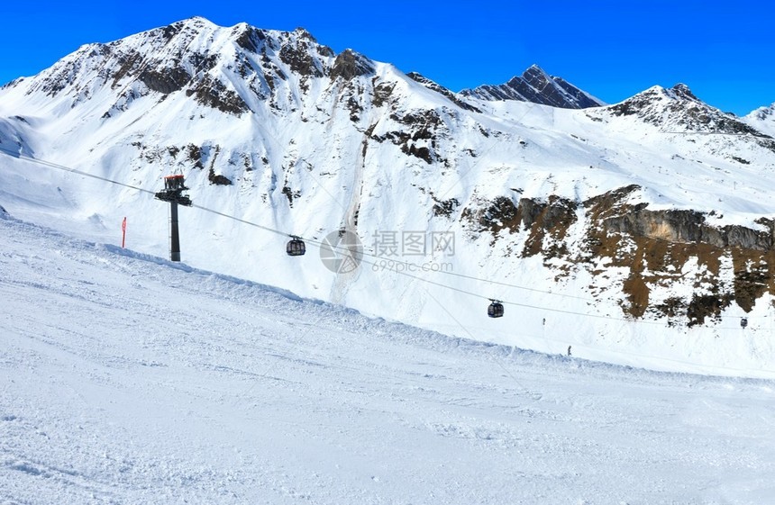 没有滑雪机的阿尔卑斯山脉美图片