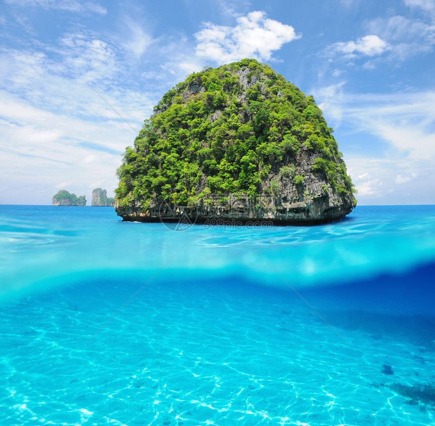 泰国美丽的无人岛水下白色沙底图片