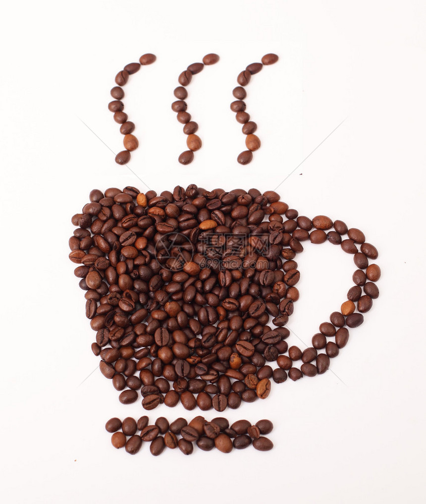 由豆类谷物制成的咖啡杯和蒸汽在白色背景上孤立图片