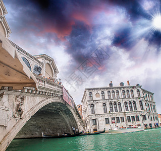 威尼斯美丽的日落里亚尔托图片