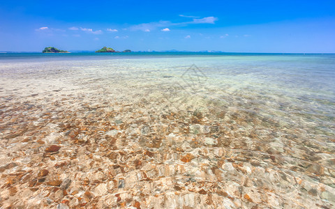 热带岛屿上美丽的海洋有水晶清水图片