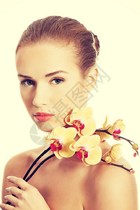 美丽的有兰花的caucasia图片