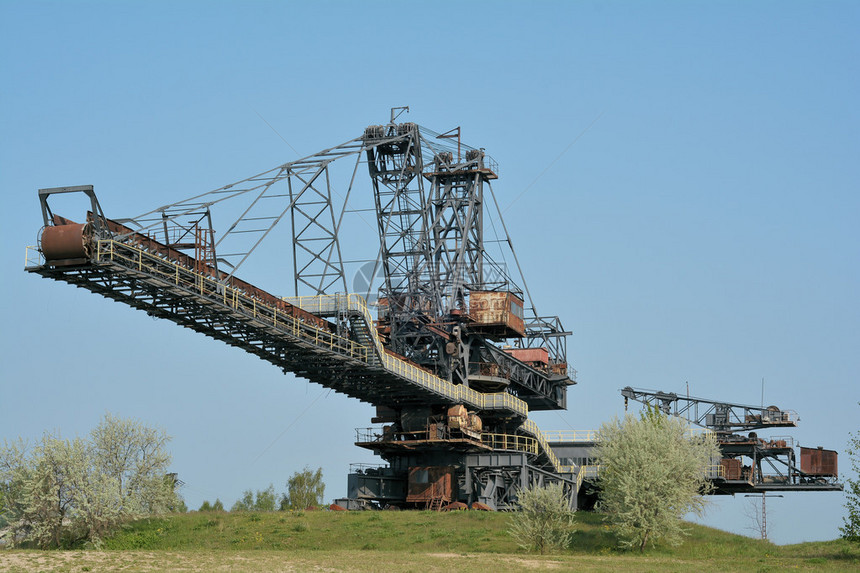 在废旧的褐煤开源化的Ferropolis中的Gigant图片