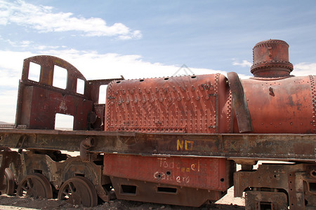 被放弃的老生锈的火车图片