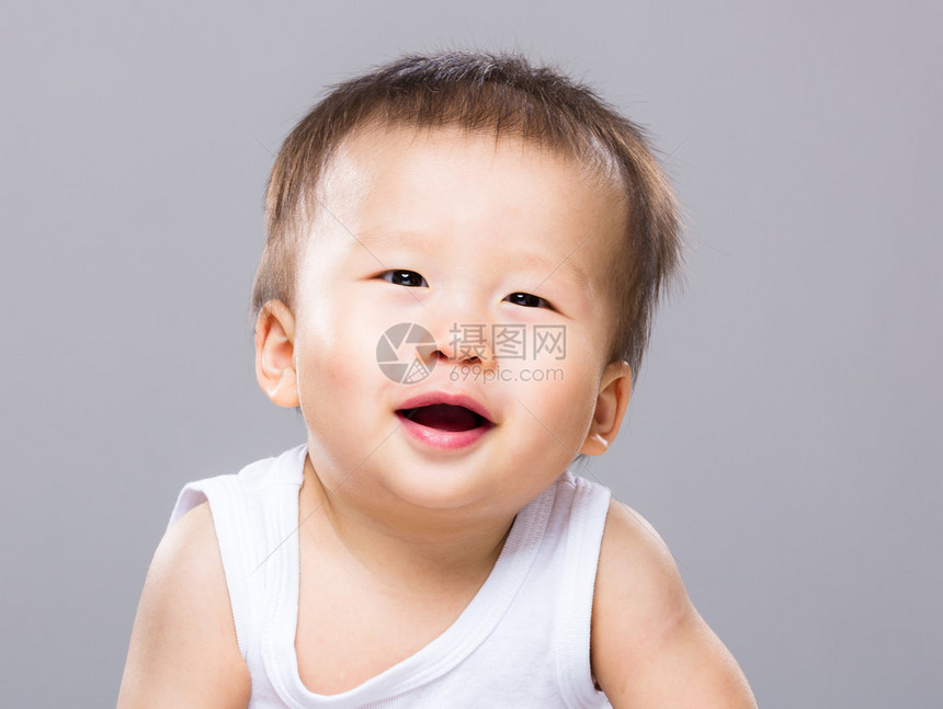 可爱的男婴微笑图片