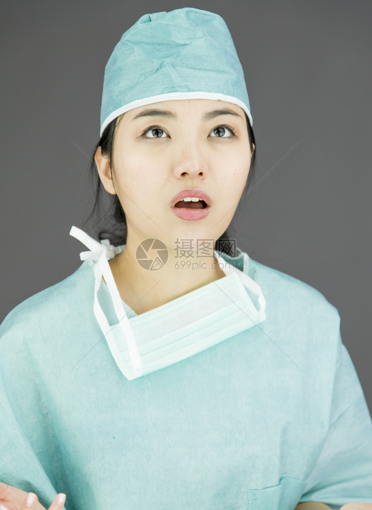 震惊的亚洲女外科医生因肤图片