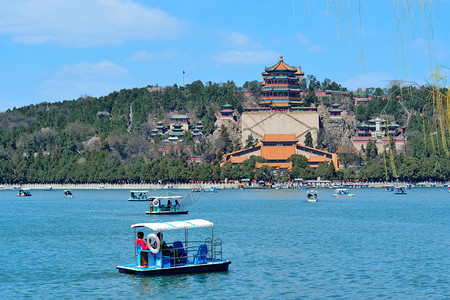 北京有历史建筑湖泊和船的夏季图片