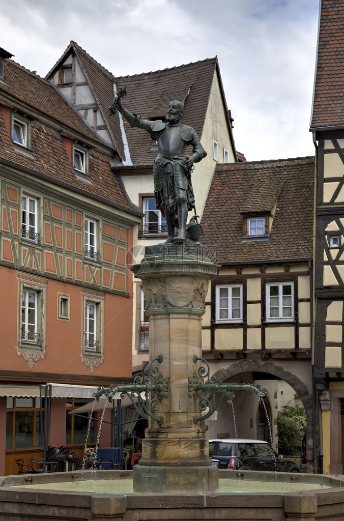 带有拉扎尔德施文迪LazaredeSchwendi青铜雕像的喷泉由AugusteBartholdi于1898年设计图片