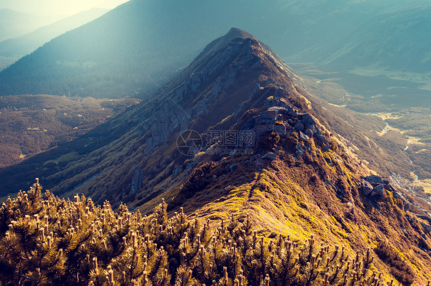 乡村高山风景的美景图片