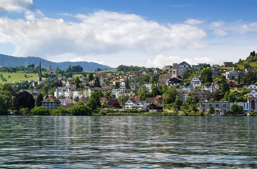 瑞士苏黎世湖畔风景如画的小镇图片