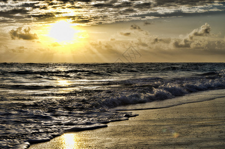 美丽的viev与海上日落图片