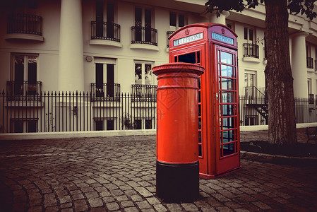 伦敦街的电话亭和邮箱图片