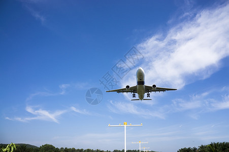 准备在吉隆坡机场降落的图片