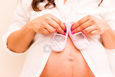 怀孕上月怀孕的年轻孕妇图片