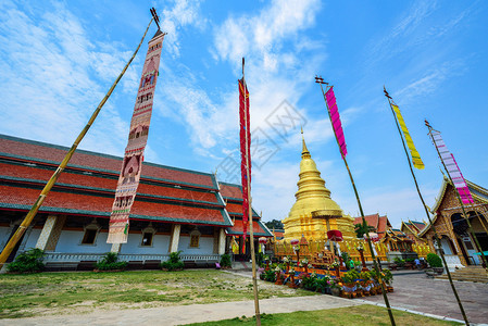 泰国南奔府哈里朋猜寺的泰国北部金塔建筑图片