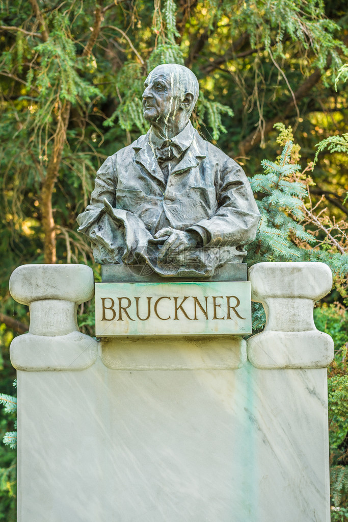 安东布鲁克纳是一位奥地利作曲家以他的交响曲大众和图片